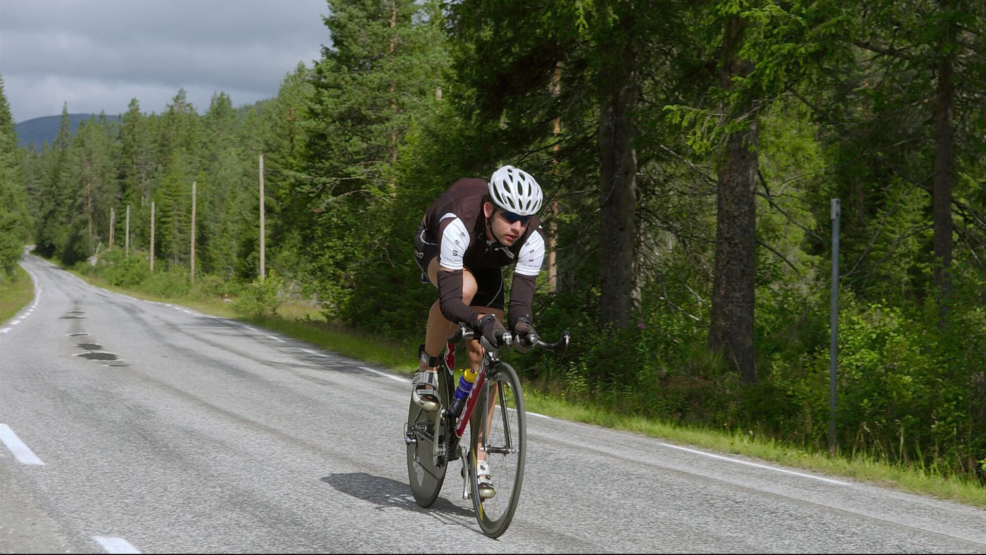 欧冠后防铁三角：国米三中卫组合入选赛季最佳防线